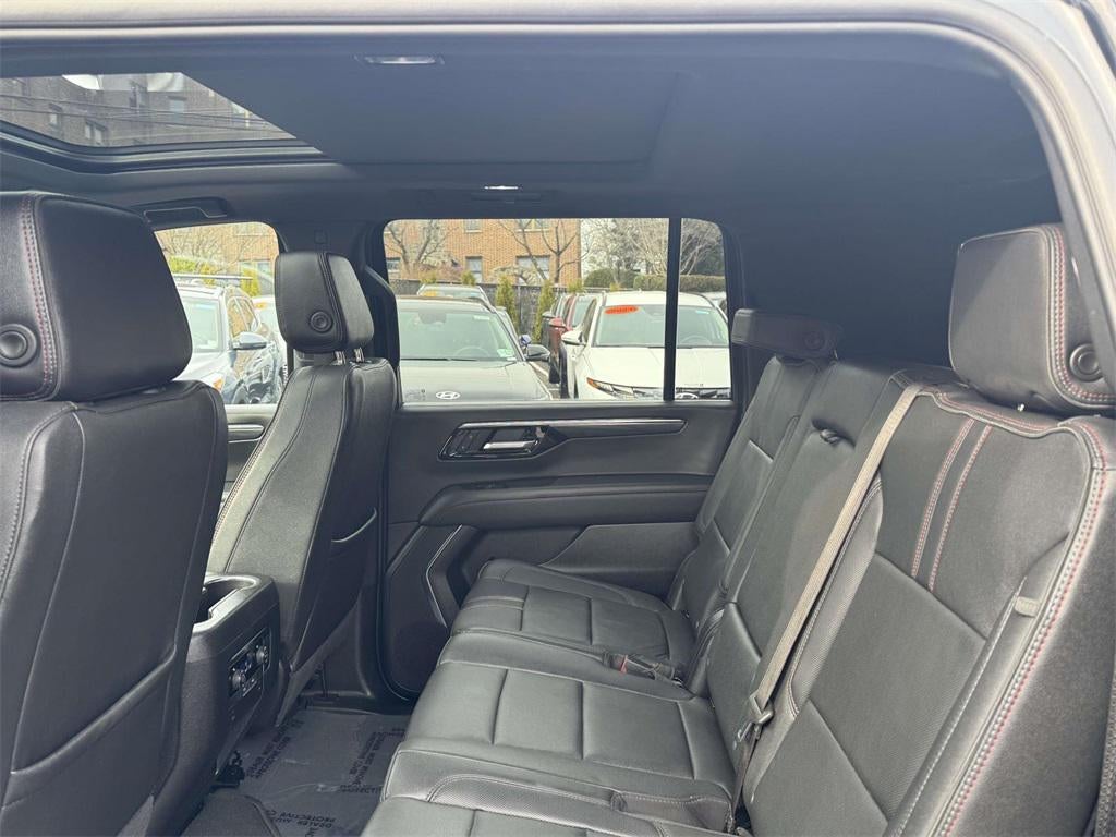 2025 Chevrolet Suburban 4WD RST