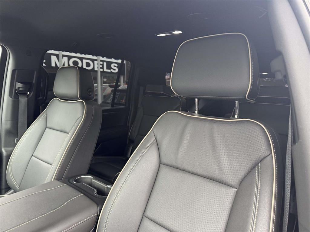 2025 Chevrolet Suburban 4WD Premier