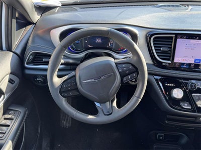 2024 Chrysler Pacifica Hybrid S Appearance Pkg