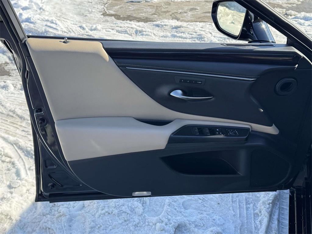 2021 Lexus ES 300h 300h