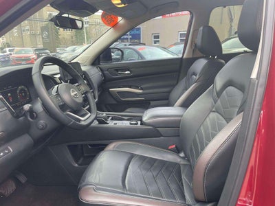 2023 Nissan Pathfinder Platinum 4WD