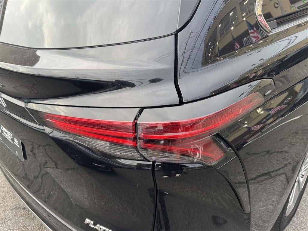 2023 Toyota Sienna Platinum