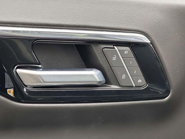 2025 Chevrolet Suburban LT