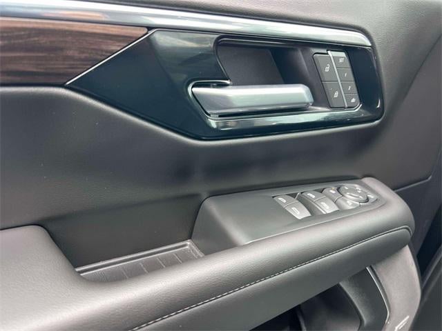 2025 Chevrolet Suburban LT