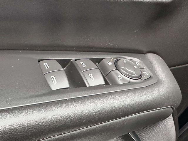 2025 Chevrolet Suburban 4WD LT