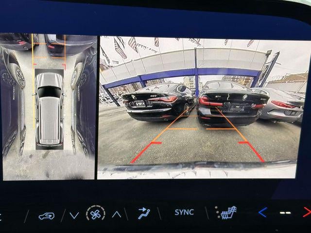 2025 Chevrolet Suburban 4WD LT