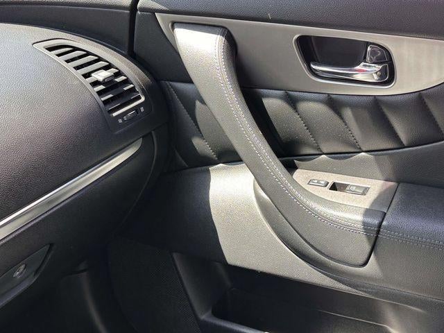 2017 INFINITI QX70 Base