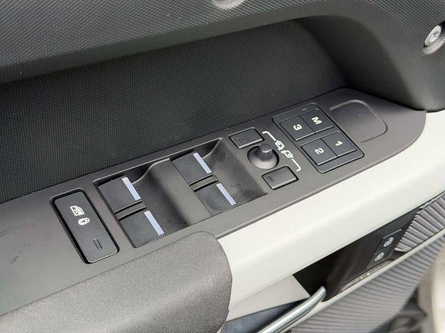 2023 Land Rover Defender S