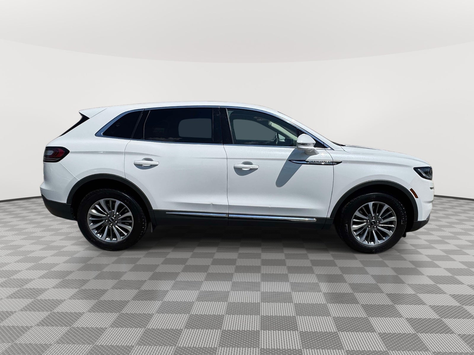 2022 Lincoln Nautilus Standard