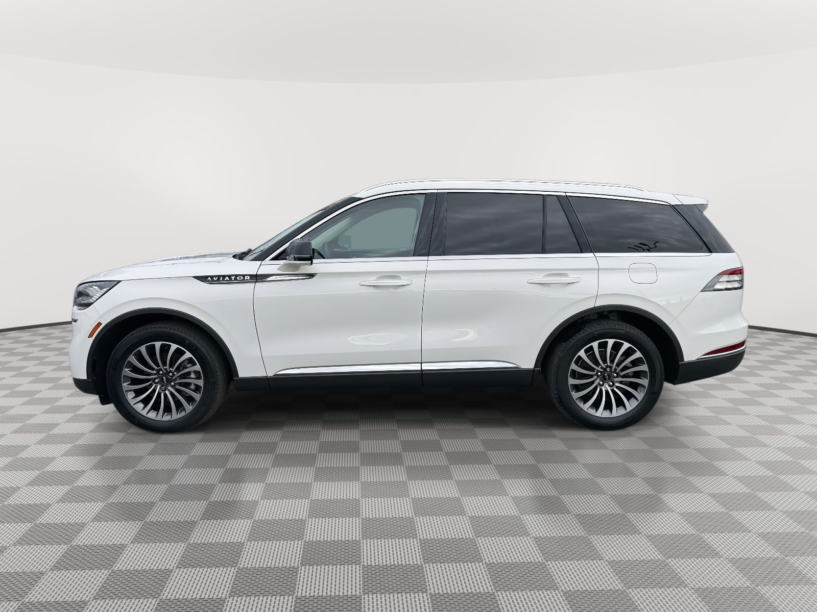 2022 Lincoln Aviator Standard