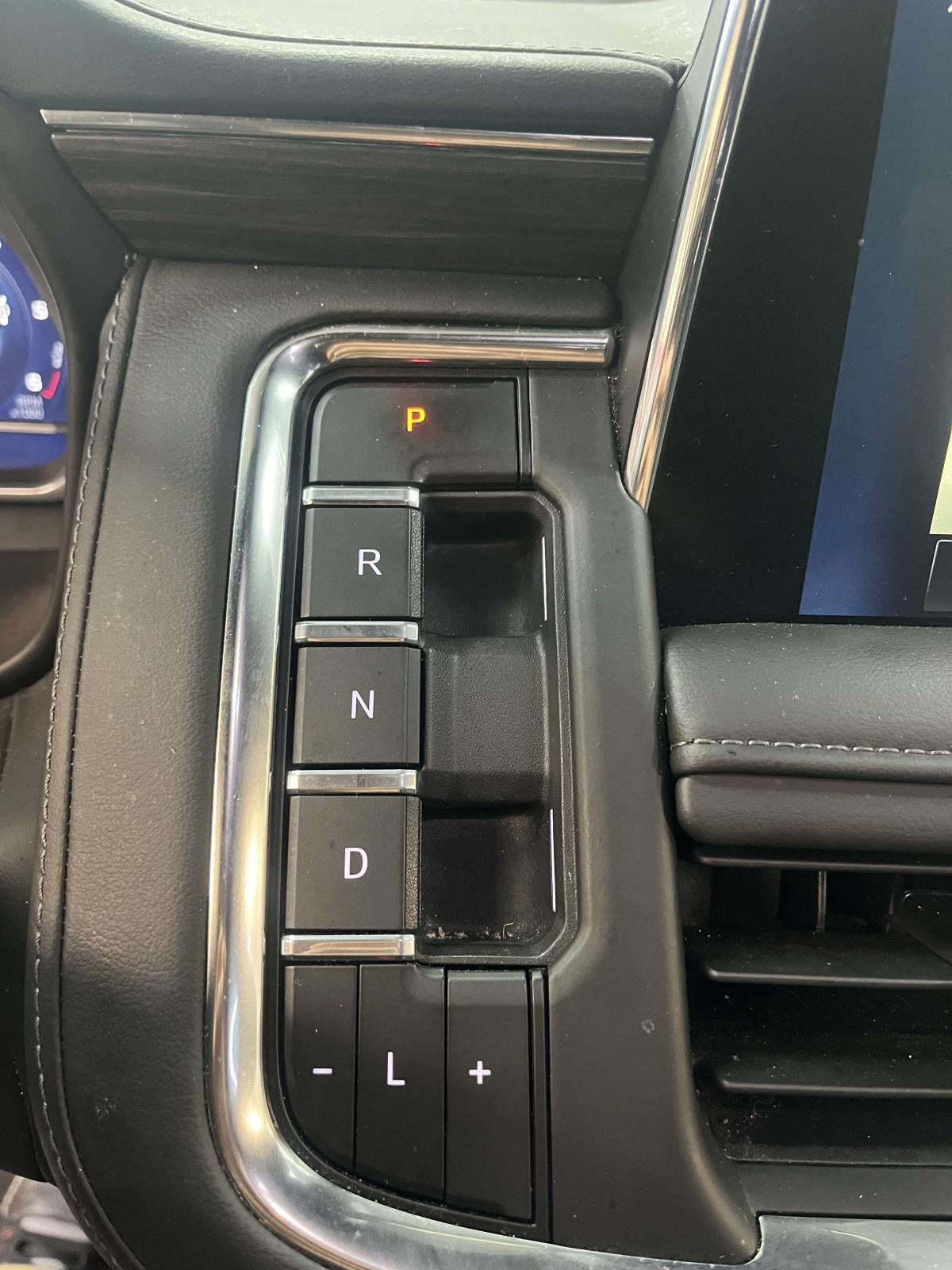 2024 Chevrolet Suburban 4WD LT