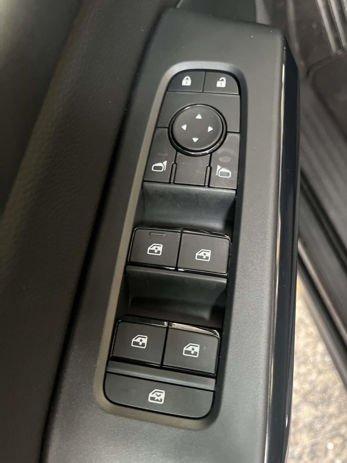 2024 Nissan Pathfinder SV 4WD