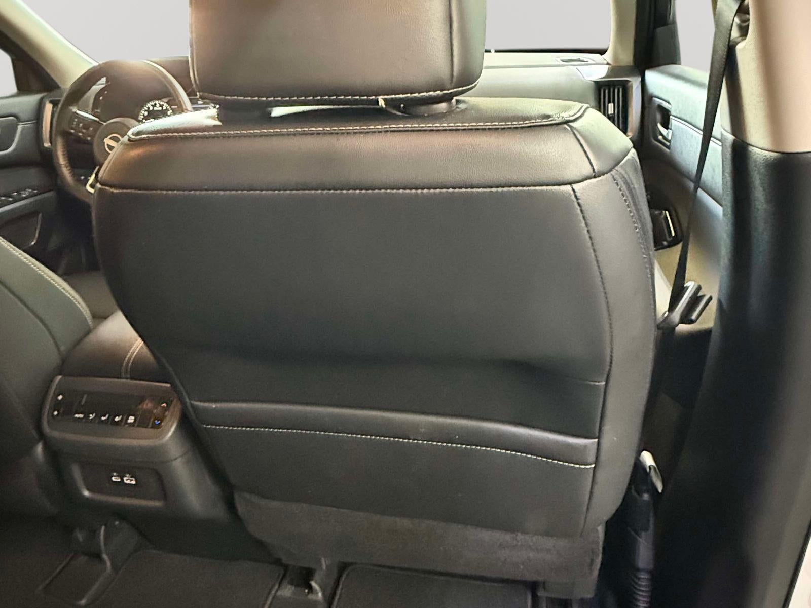 2023 Nissan Pathfinder SL 4WD