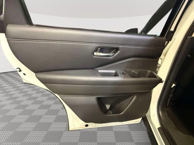 2023 Nissan Pathfinder SL 4WD