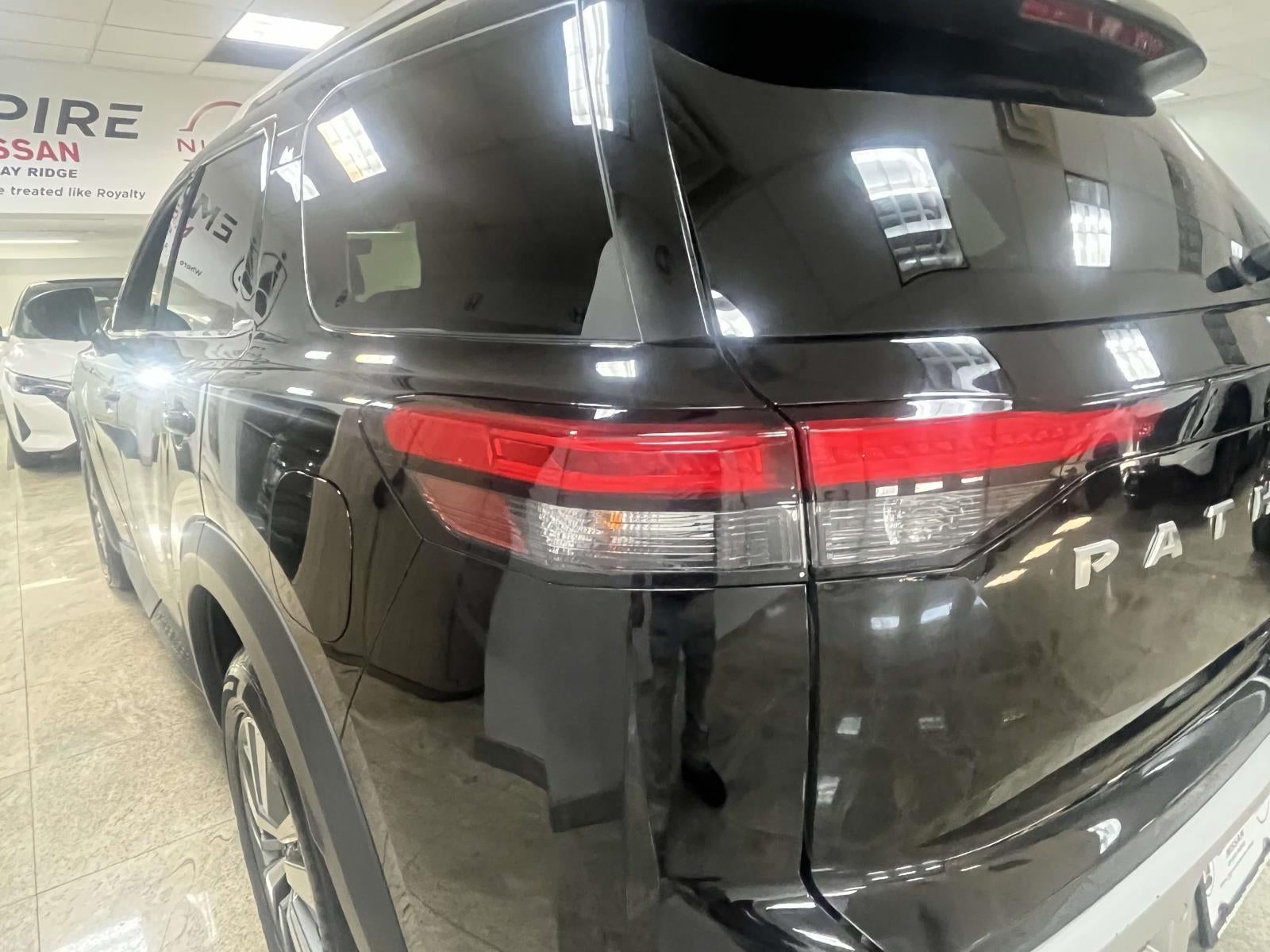 2025 Nissan Pathfinder SL 4WD