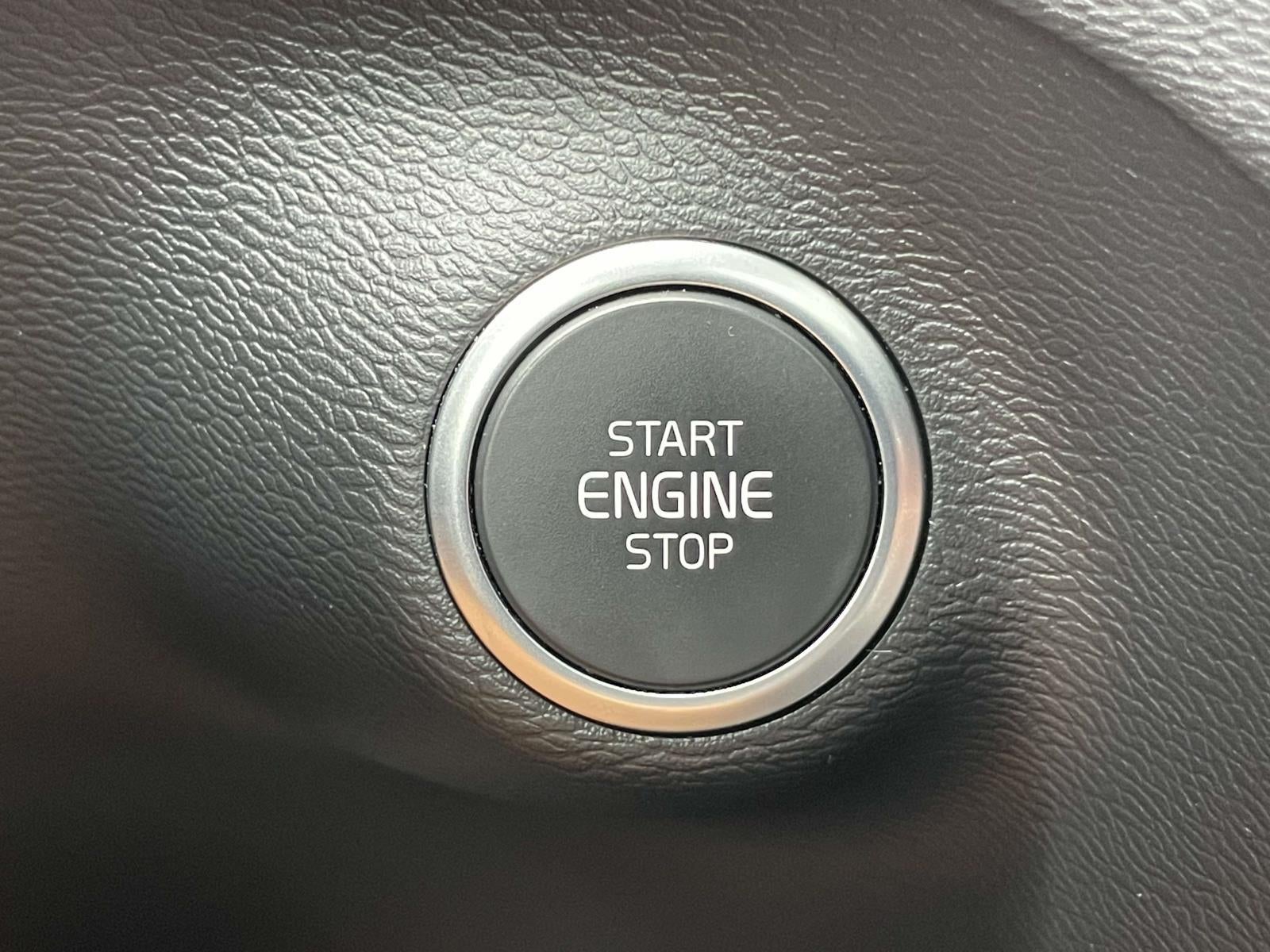 2022 Volvo XC40 T5 R-Design