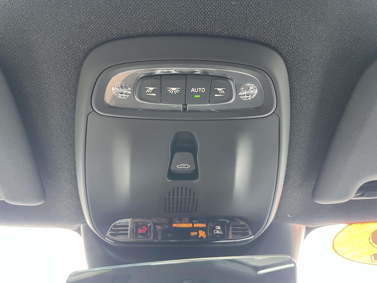 2022 Volvo XC40 T5 R-Design