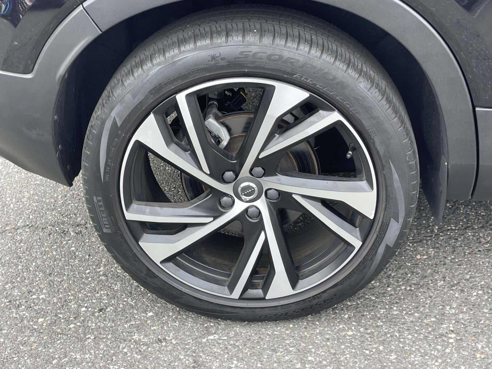 2022 Volvo XC40 T5 R-Design