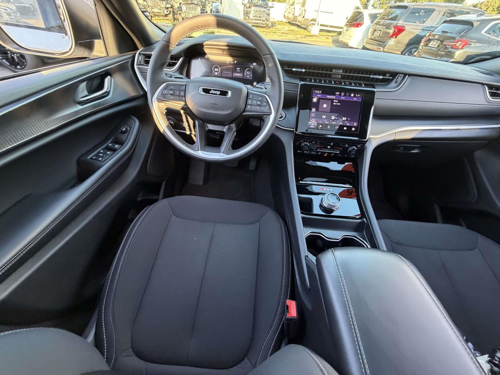 2025 Jeep Grand Cherokee Laredo X 4x4