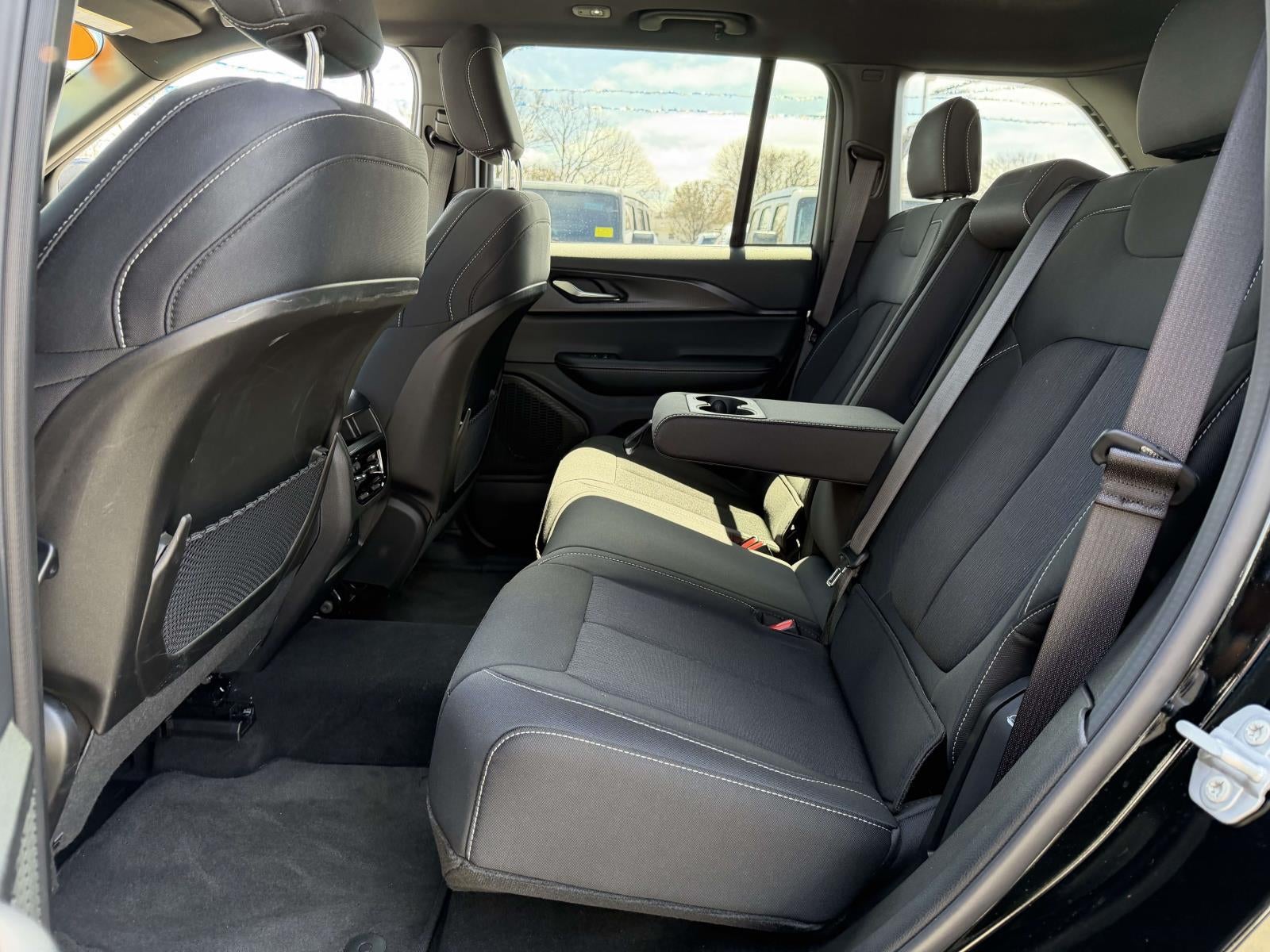 2025 Jeep Grand Cherokee Laredo X 4x4