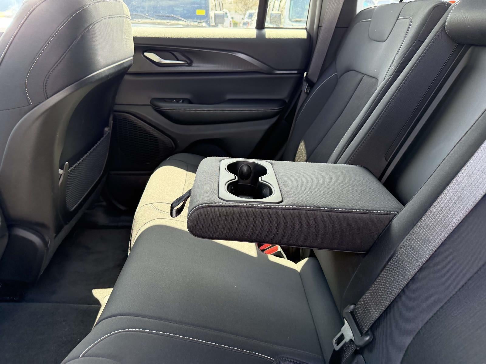 2025 Jeep Grand Cherokee Laredo X 4x4