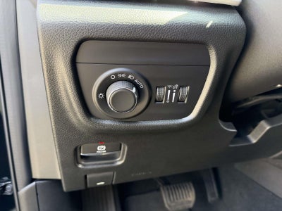 2025 Jeep Grand Cherokee Laredo X 4x4