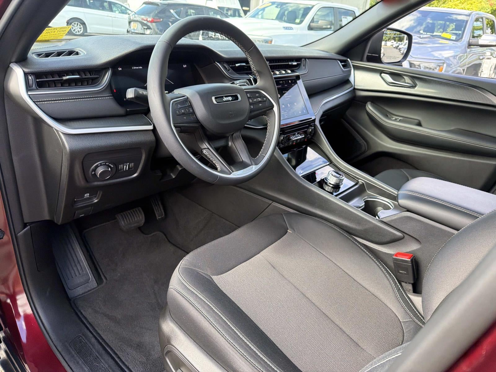 2025 Jeep Grand Cherokee Laredo X 4x4