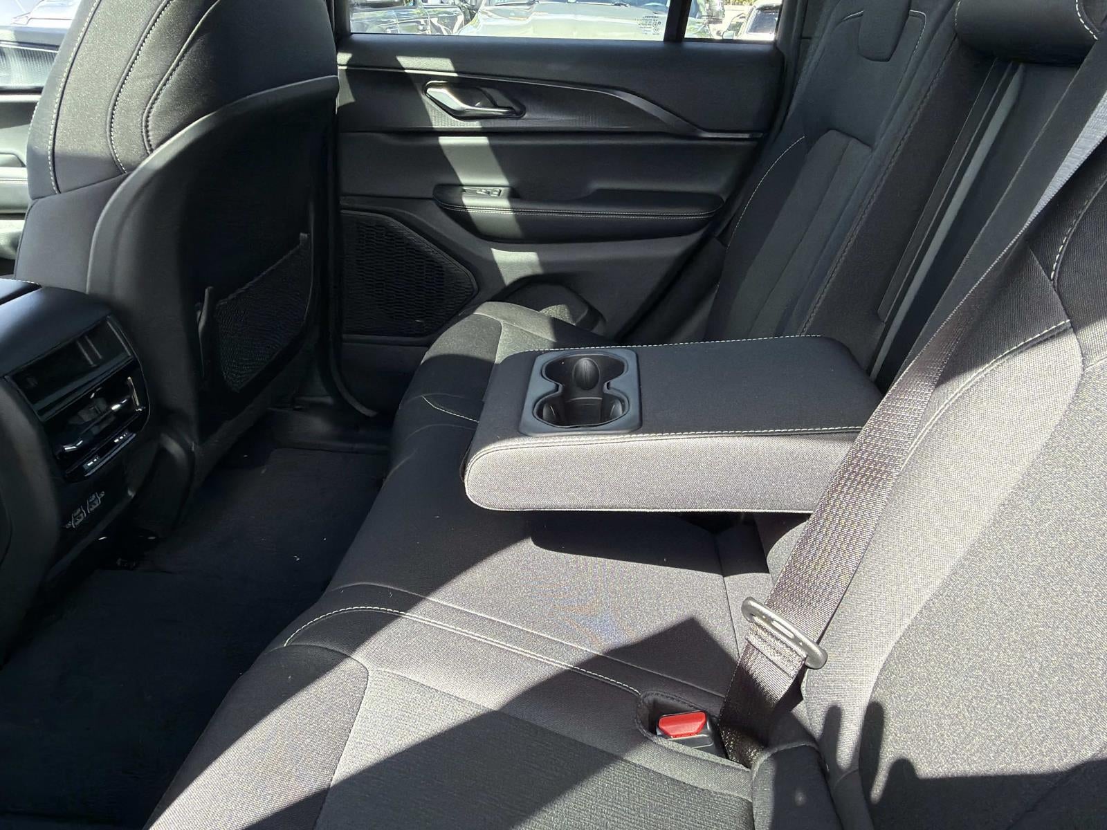 2025 Jeep Grand Cherokee Laredo X 4x4