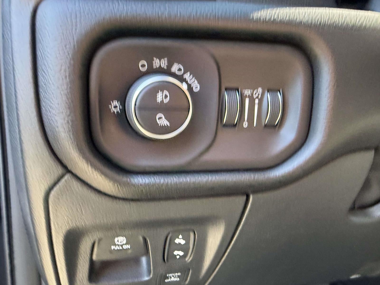 2025 RAM 1500 Big Horn Crew Cab 4x4 5'7' Box