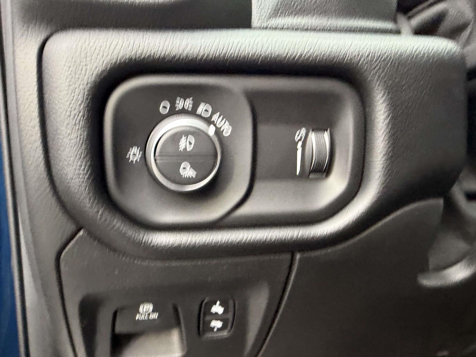 2021 RAM 1500 Big Horn Crew Cab 4x4 5'7' Box