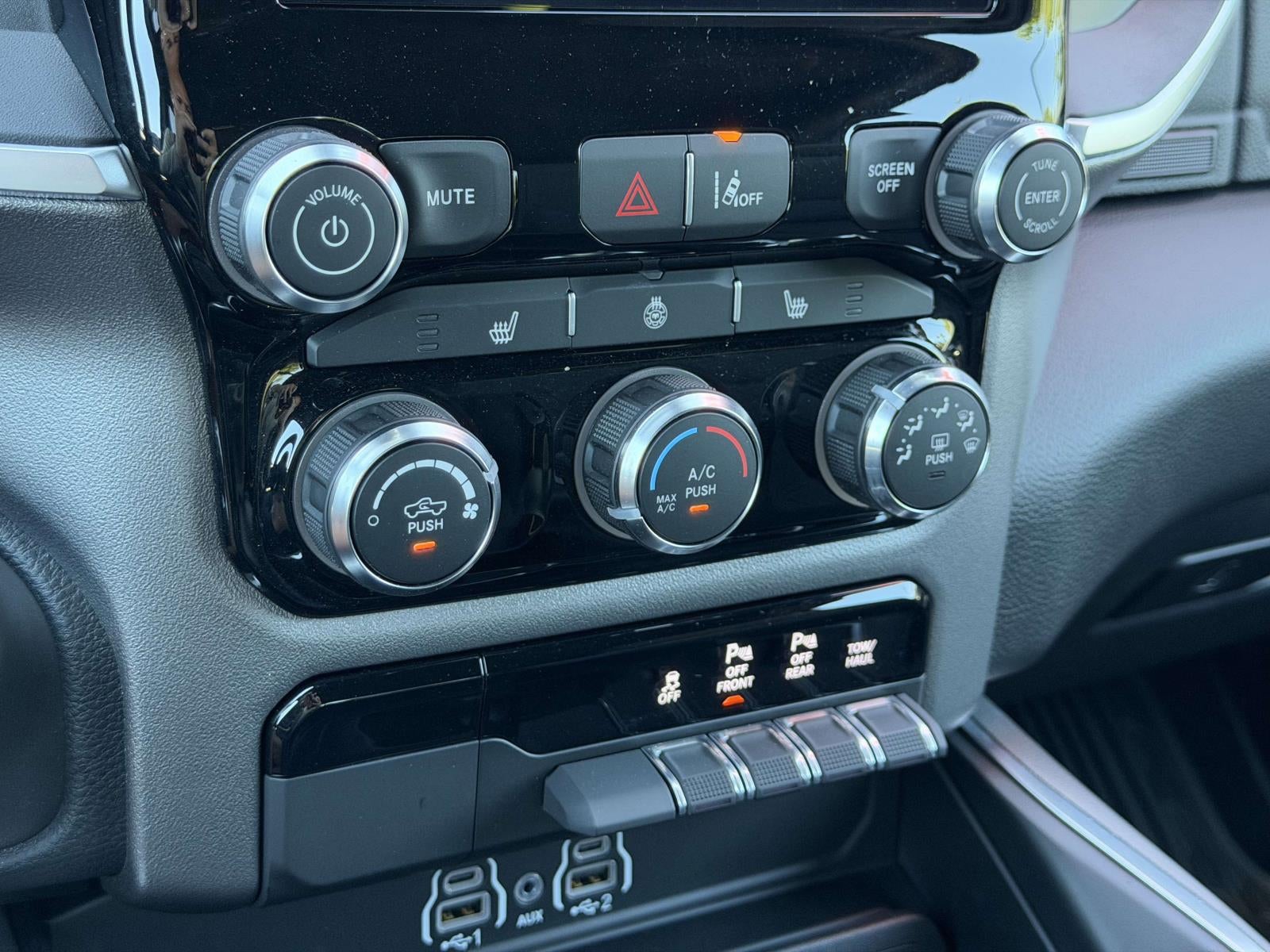 2025 RAM 1500 Big Horn Crew Cab 4x4 5'7' Box