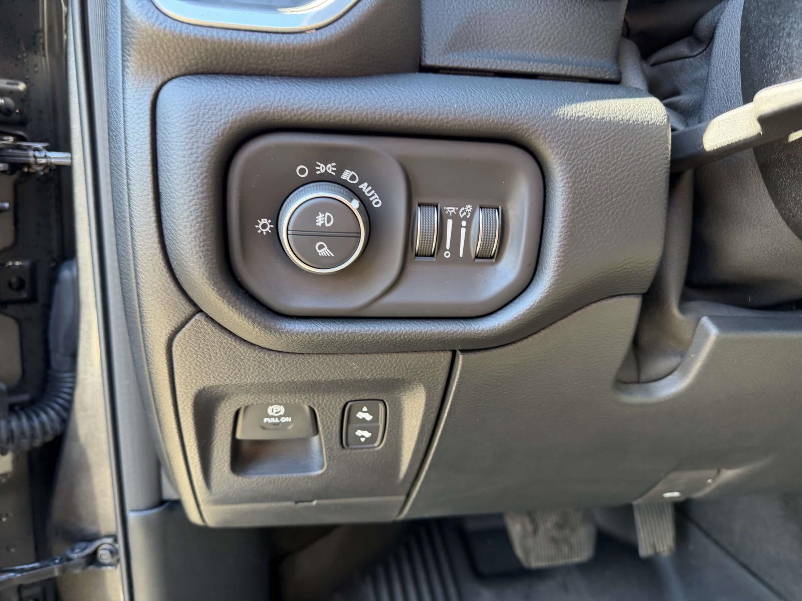 2021 RAM 1500 Laramie Crew Cab 4x4 5'7' Box