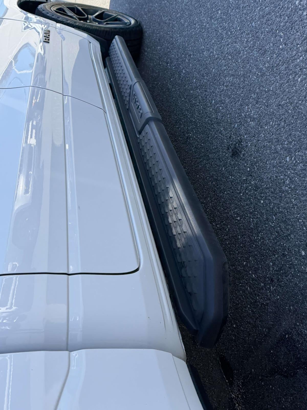 2023 RAM 1500 Laramie Crew Cab 4x4 5'7' Box