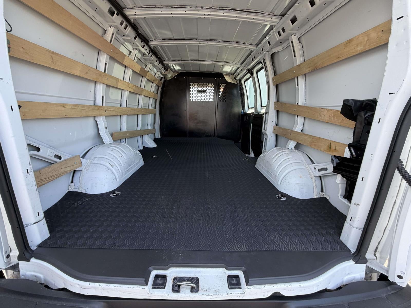 2025 Chevrolet Express Cargo RWD 2500 Regular Wheelbase WT