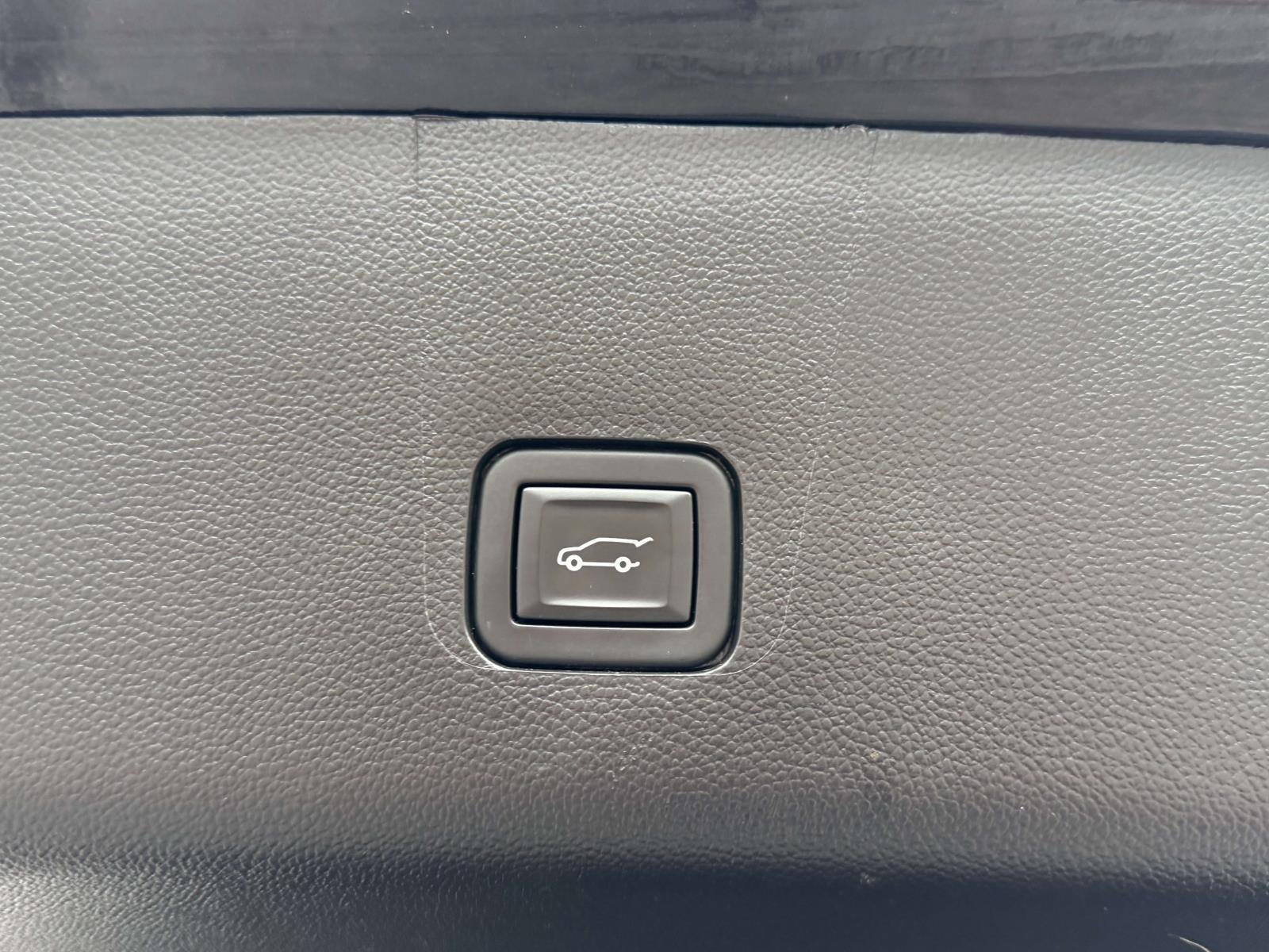 2023 Chevrolet Traverse AWD LT Leather