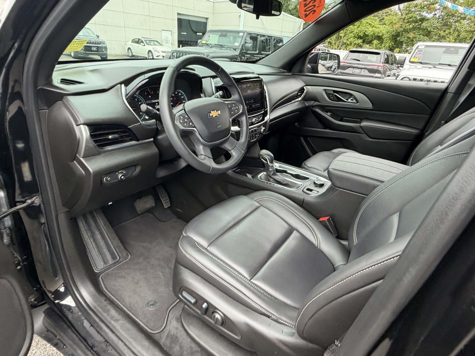 2023 Chevrolet Traverse AWD LT Leather