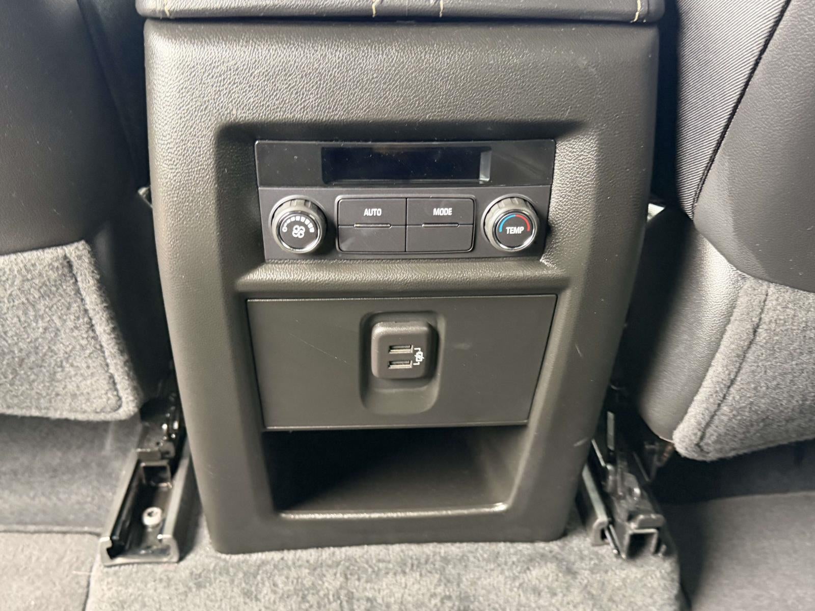 2023 Chevrolet Traverse AWD LT Leather