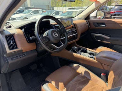 2025 Nissan Pathfinder Platinum 4WD