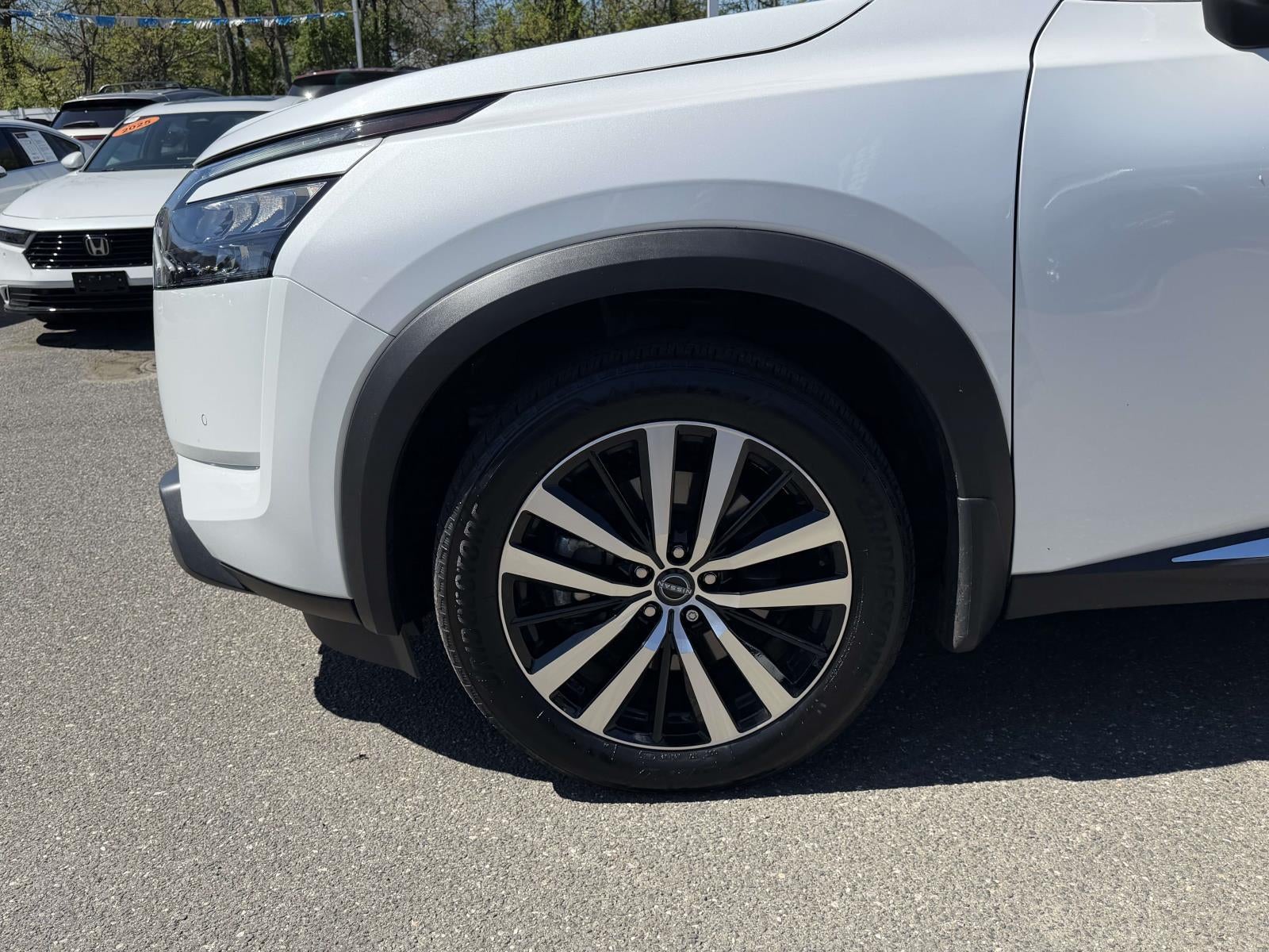 2025 Nissan Pathfinder Platinum 4WD