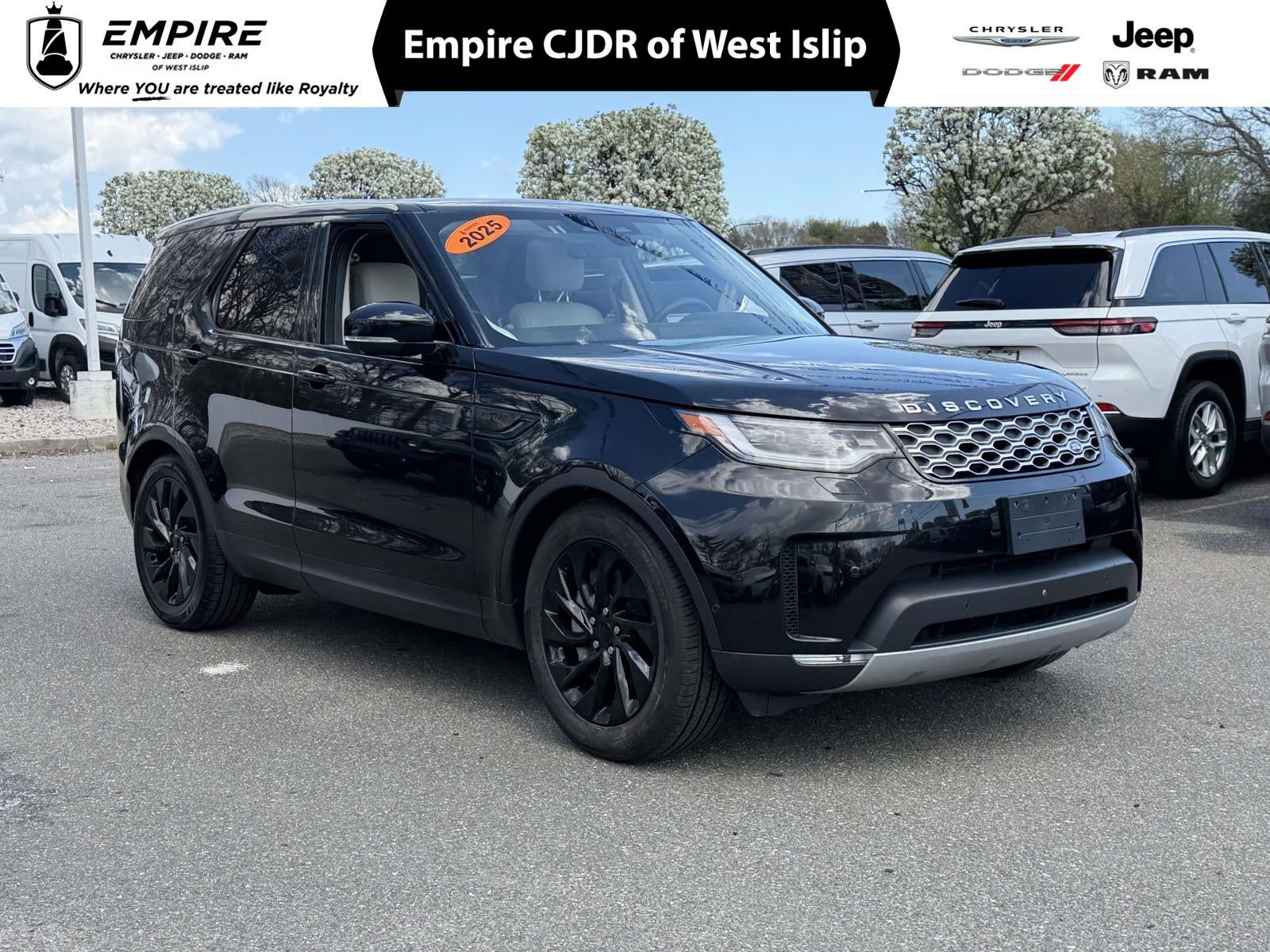 2025 Land Rover Discovery P300 S's photo