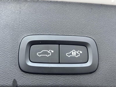 2023 Volvo XC40 B5 Ultimate Bright Theme