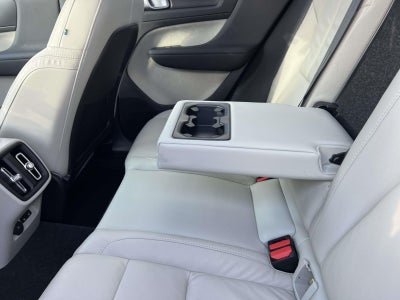 2023 Volvo XC40 B5 Ultimate Bright Theme