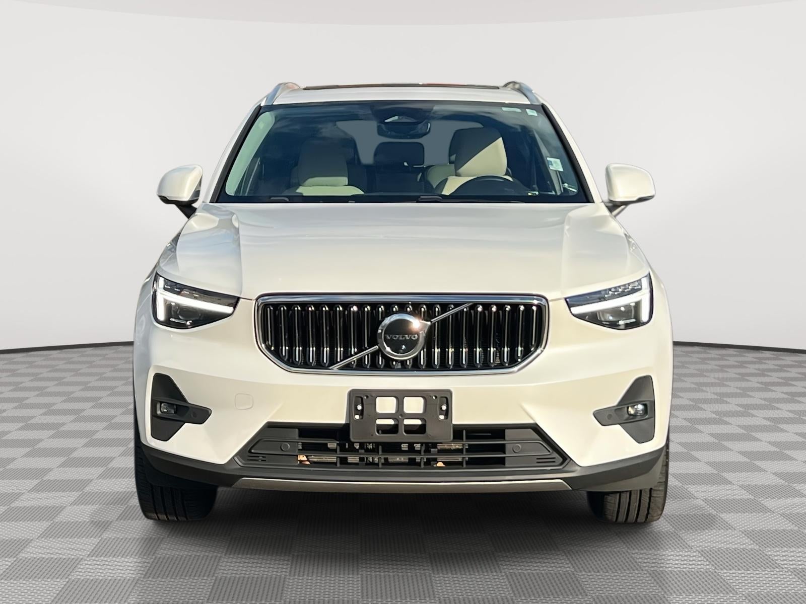2023 Volvo XC40 B5 Ultimate Bright Theme