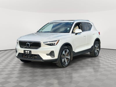 2023 Volvo XC40 B5 Ultimate Bright Theme