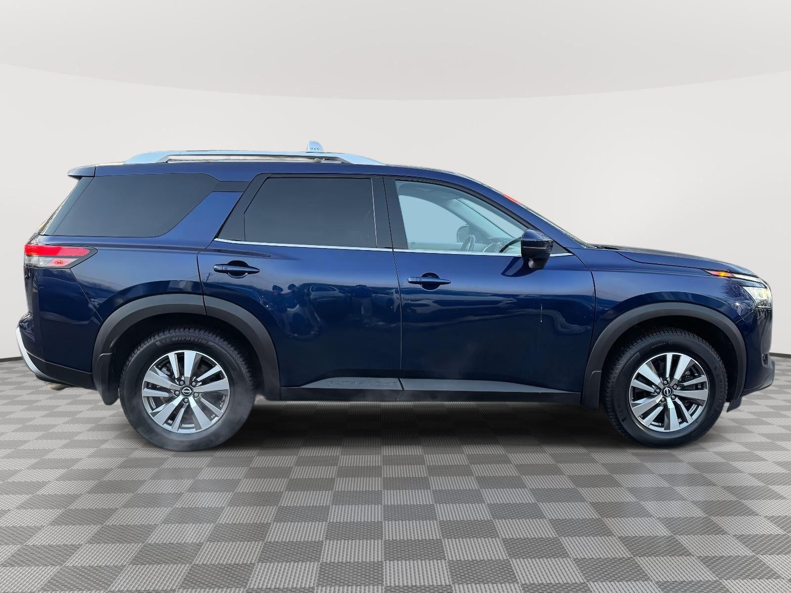 2022 Nissan Pathfinder SL 4WD