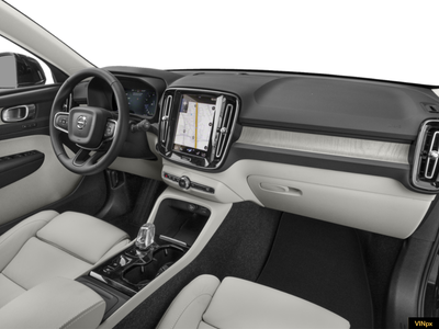 2022 Volvo XC40 T5 Momentum