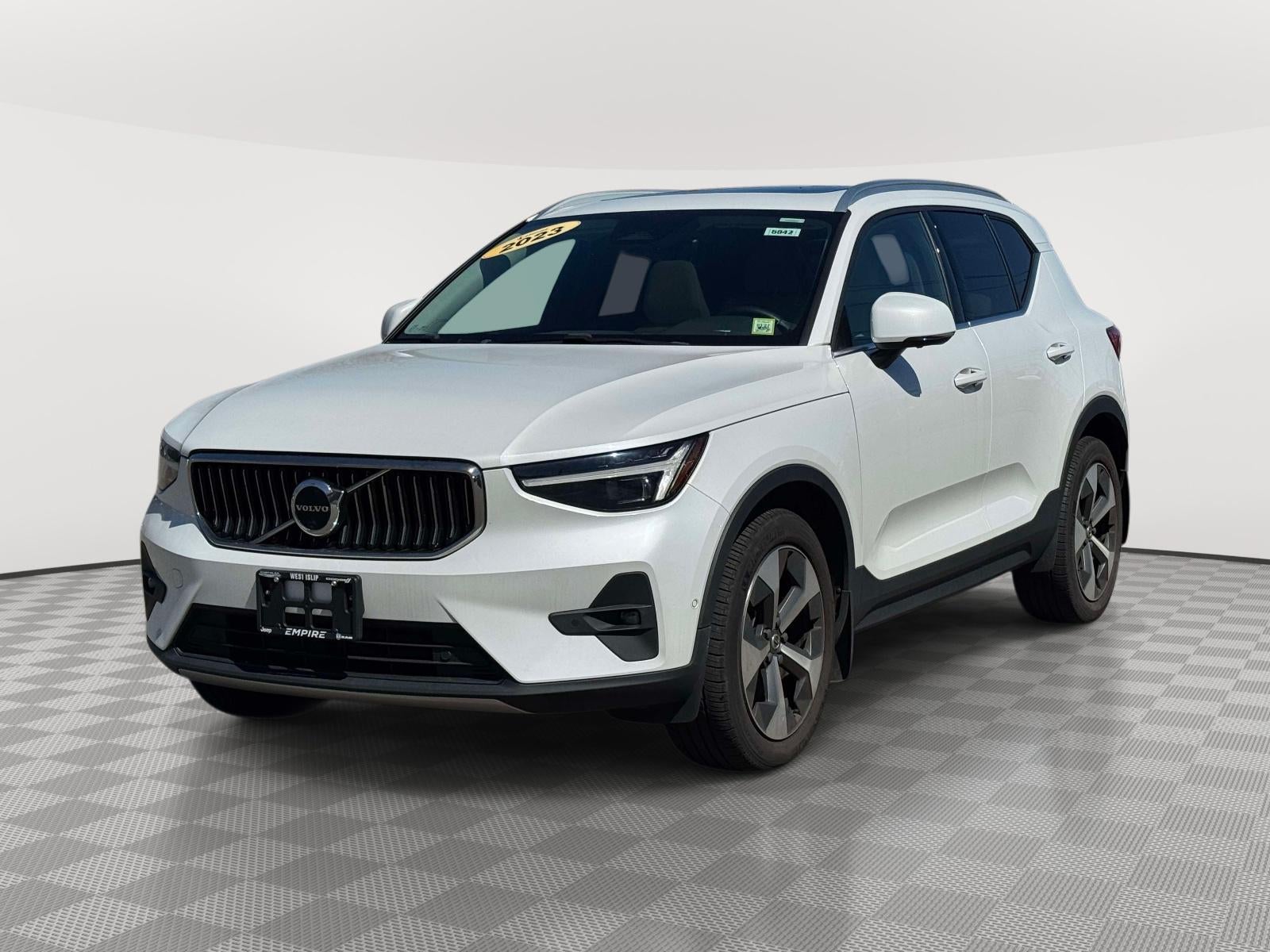 2023 Volvo XC40 B5 Ultimate Bright Theme