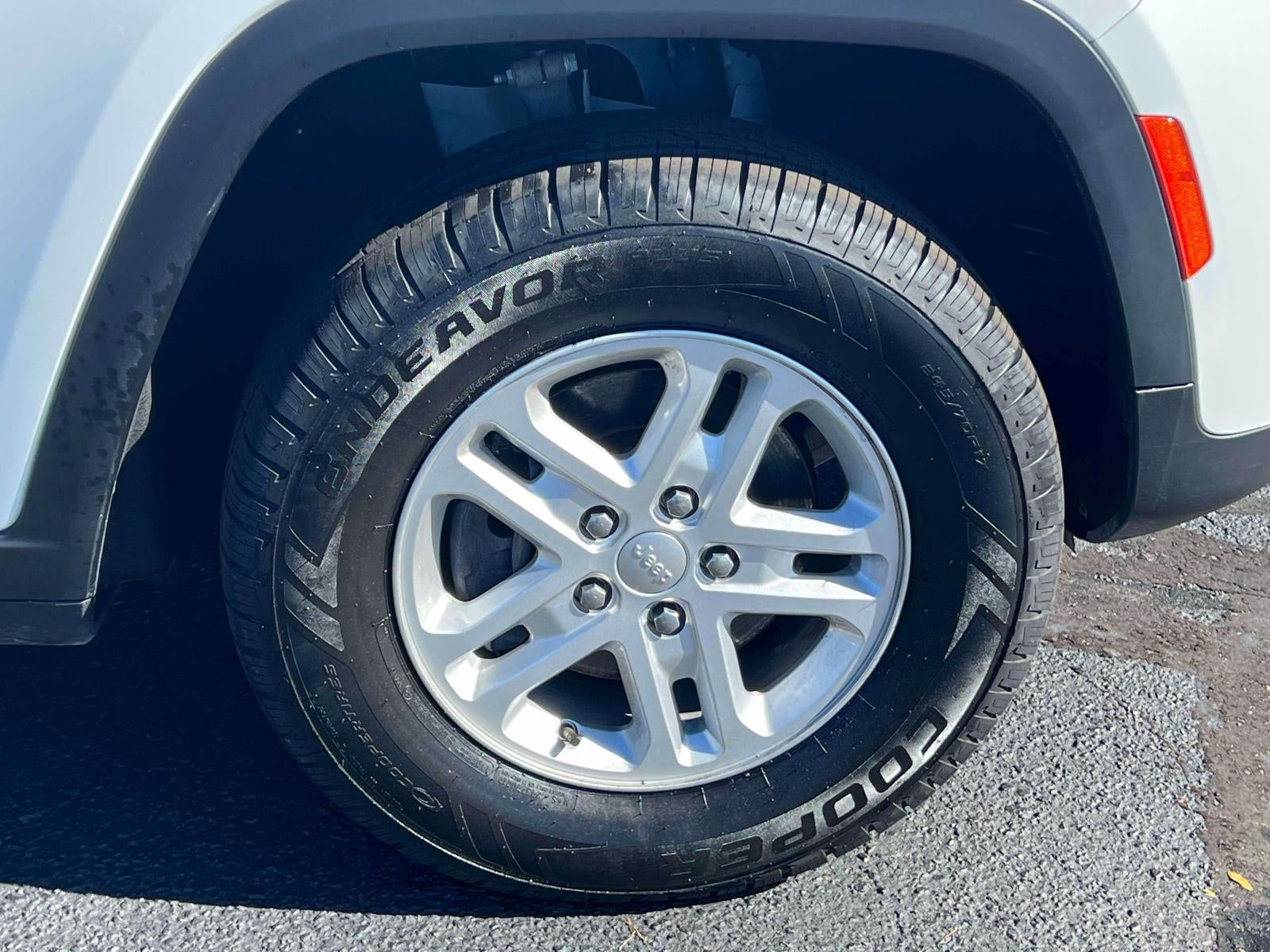 2023 Jeep Grand Cherokee Laredo