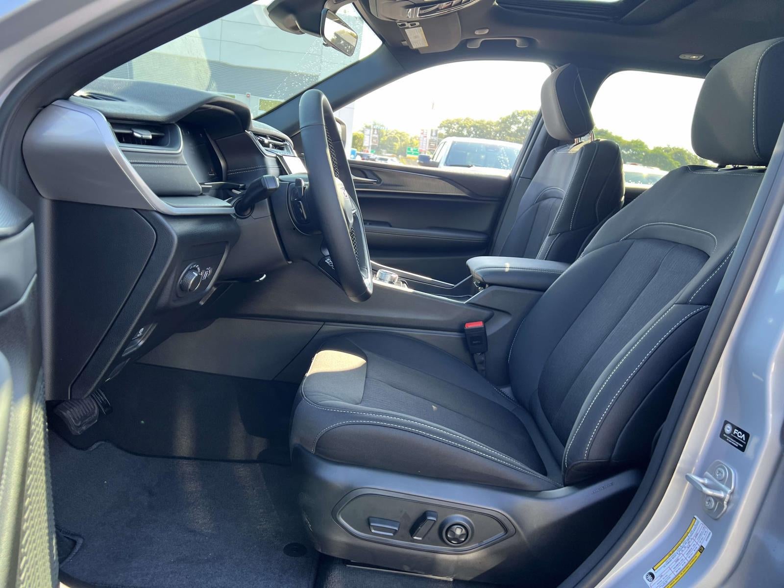 2025 Jeep Grand Cherokee GRAND CHEROKEE LAREDO X 4X4