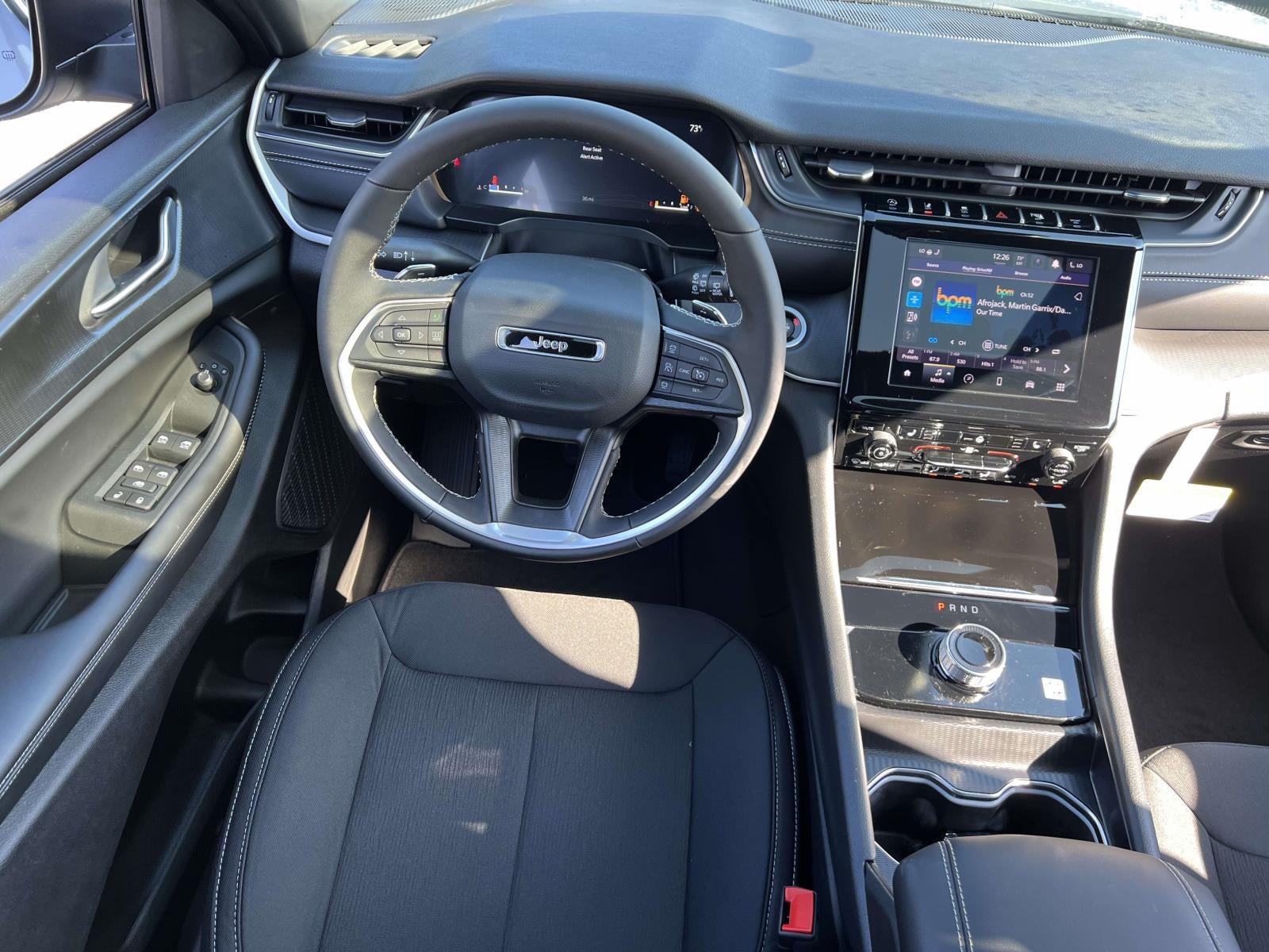 2025 Jeep Grand Cherokee GRAND CHEROKEE LAREDO X 4X4